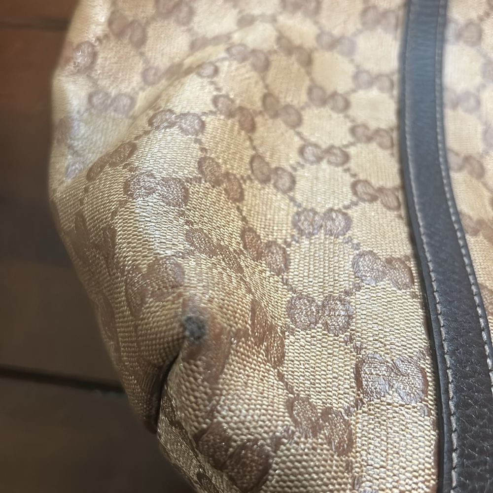 Gucci Handbag - Pre-loved Authentic with Dust Bag included. - Picture 12 of 15